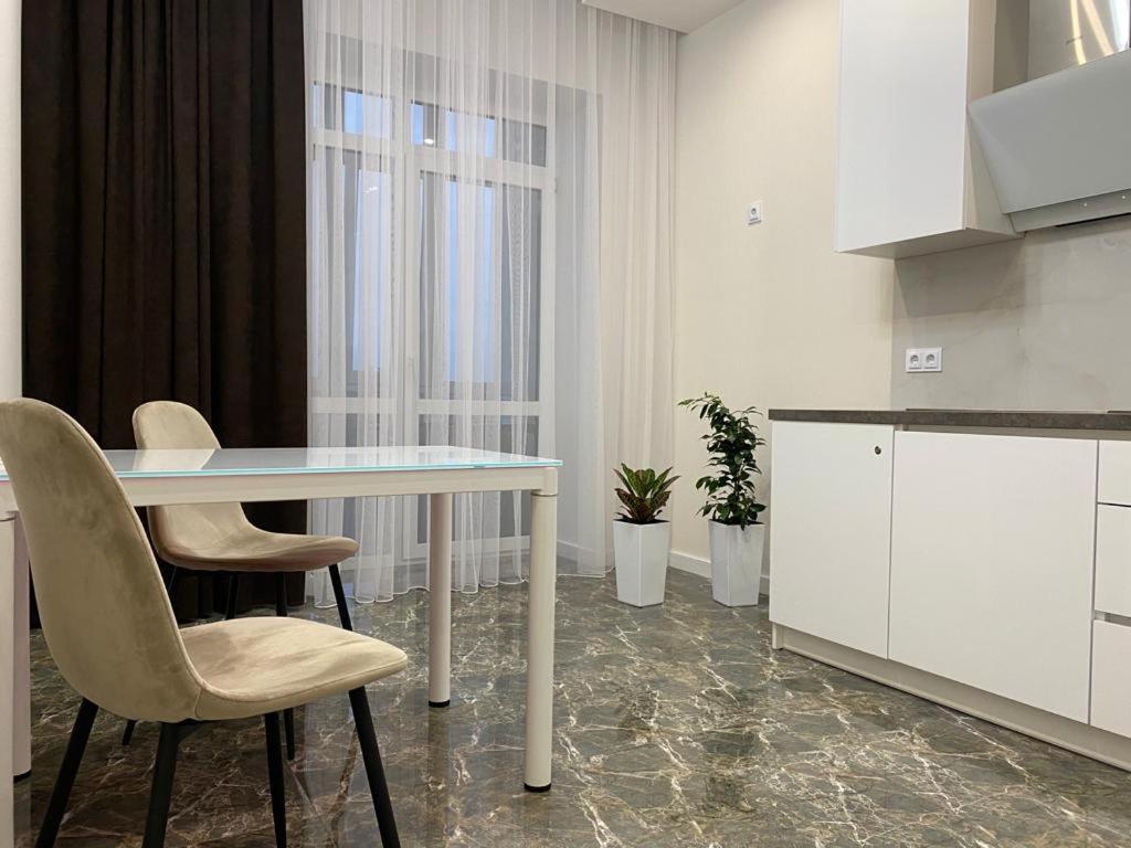 Люкс Апартаменти В Жк Театральному.Центр Міста Rivne Exteriör bild